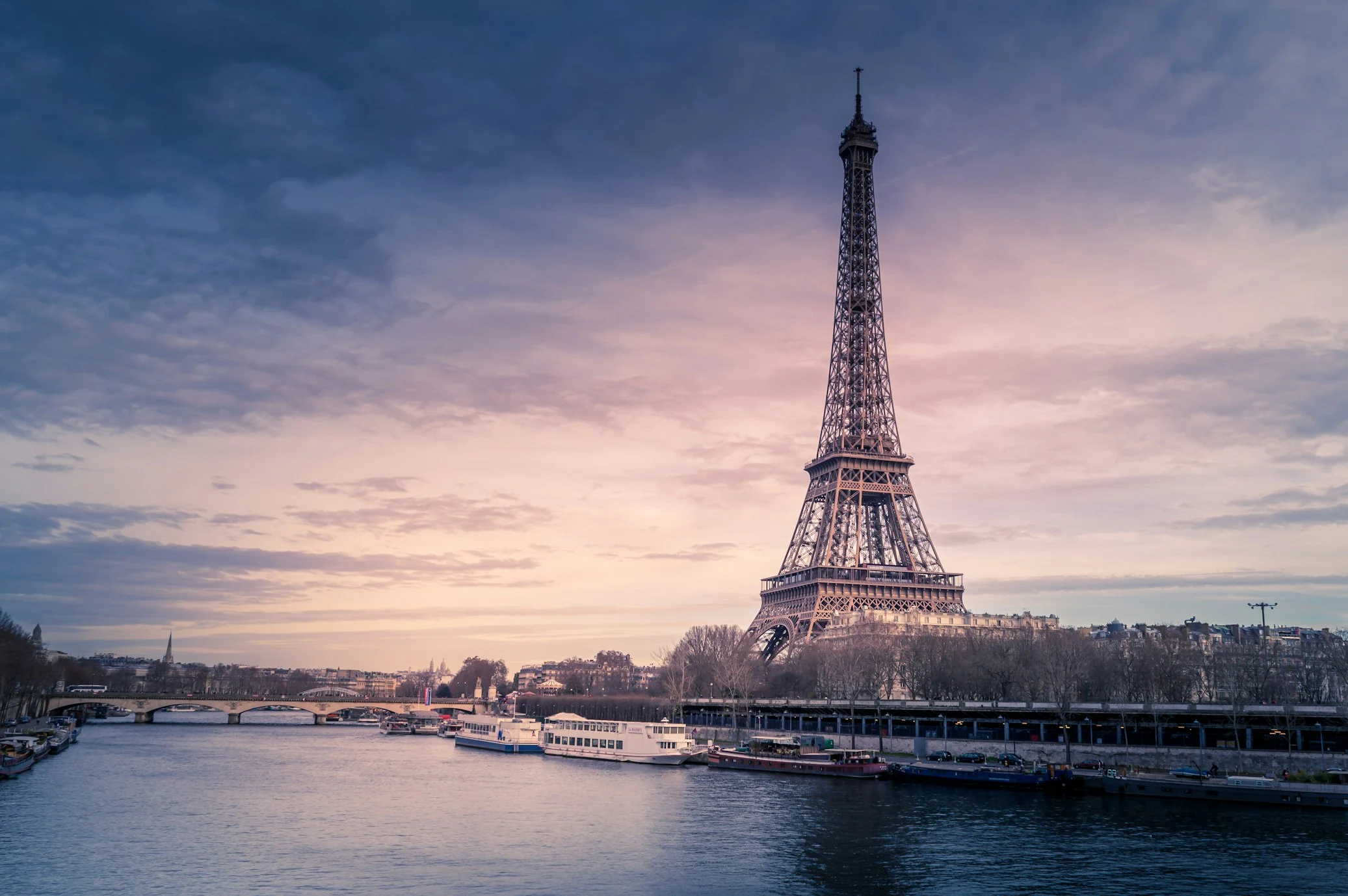 Students learning French online with instructor